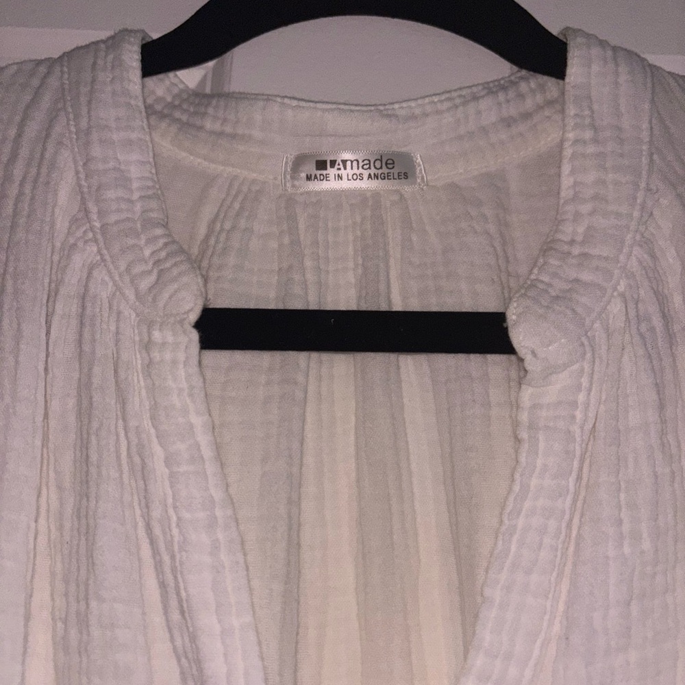 LAMADE White Gauzy Textured dress with removable belt. 

Size M